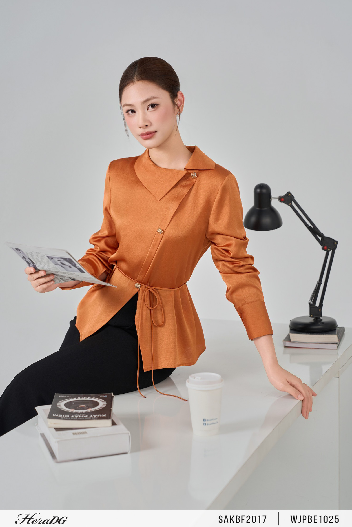 Ảnh của Áo kiểu cổ lệch, nẹp chéo